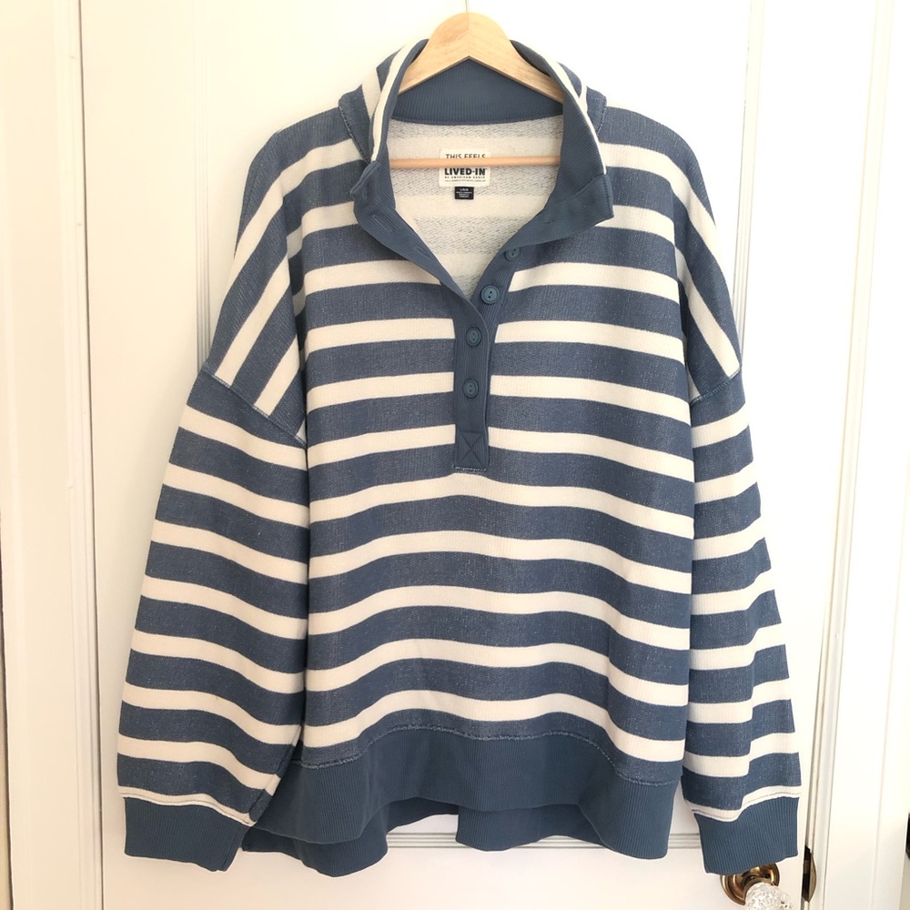 American Eagle Women’s pullover sweater Striped Blue and White Pullover